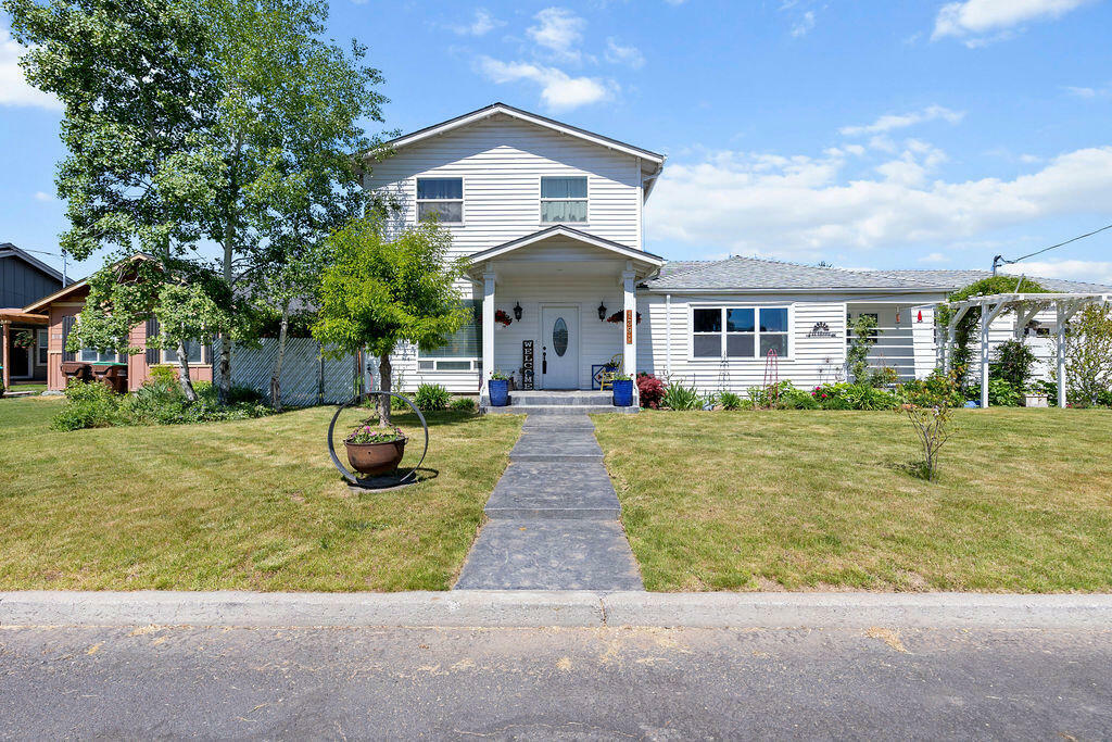 Property Photo: 1391 NE Del Norte Avenue OR 97754