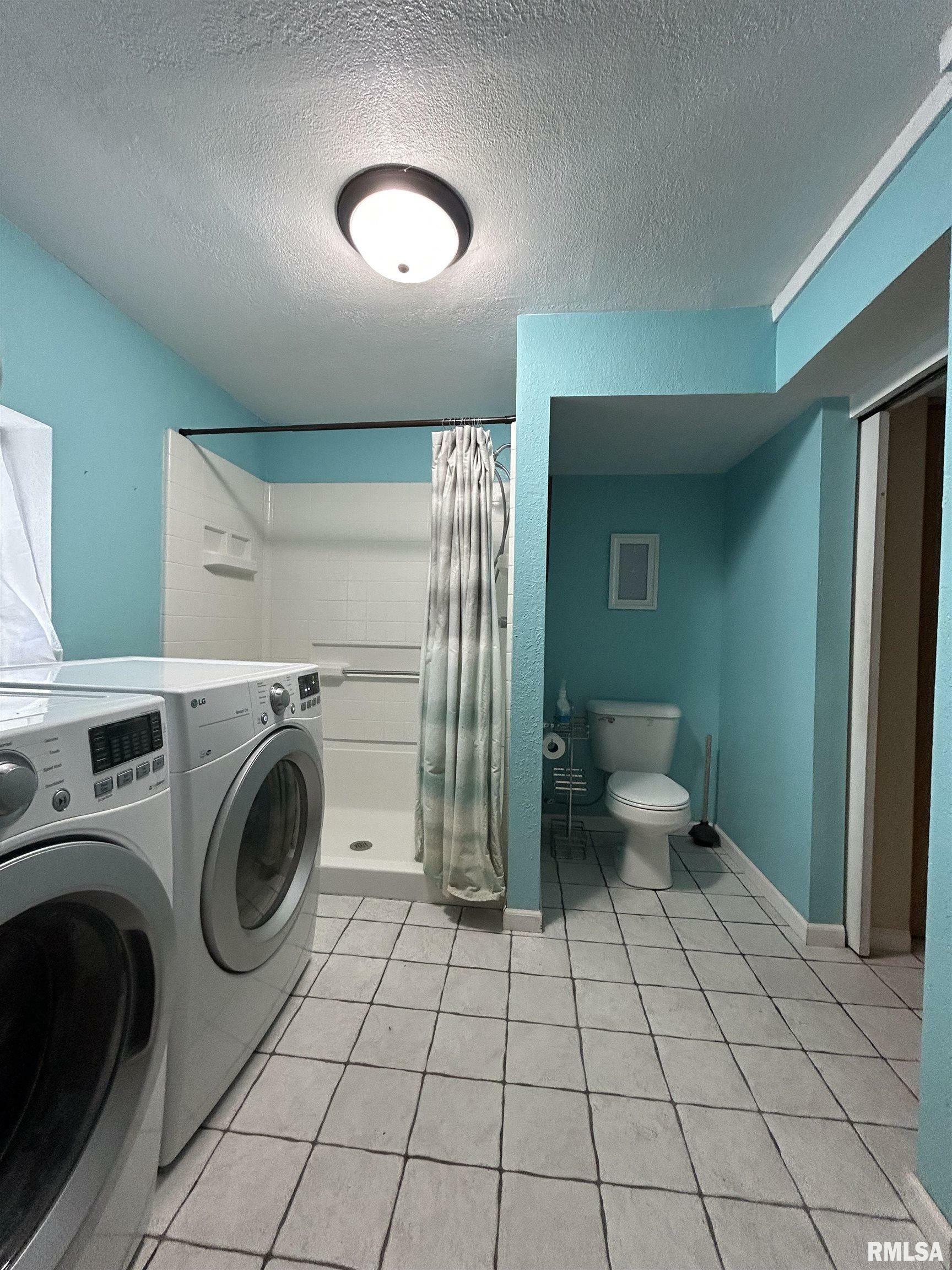 Property Photo: 11 Rutledge Avenue IL 61607-2654