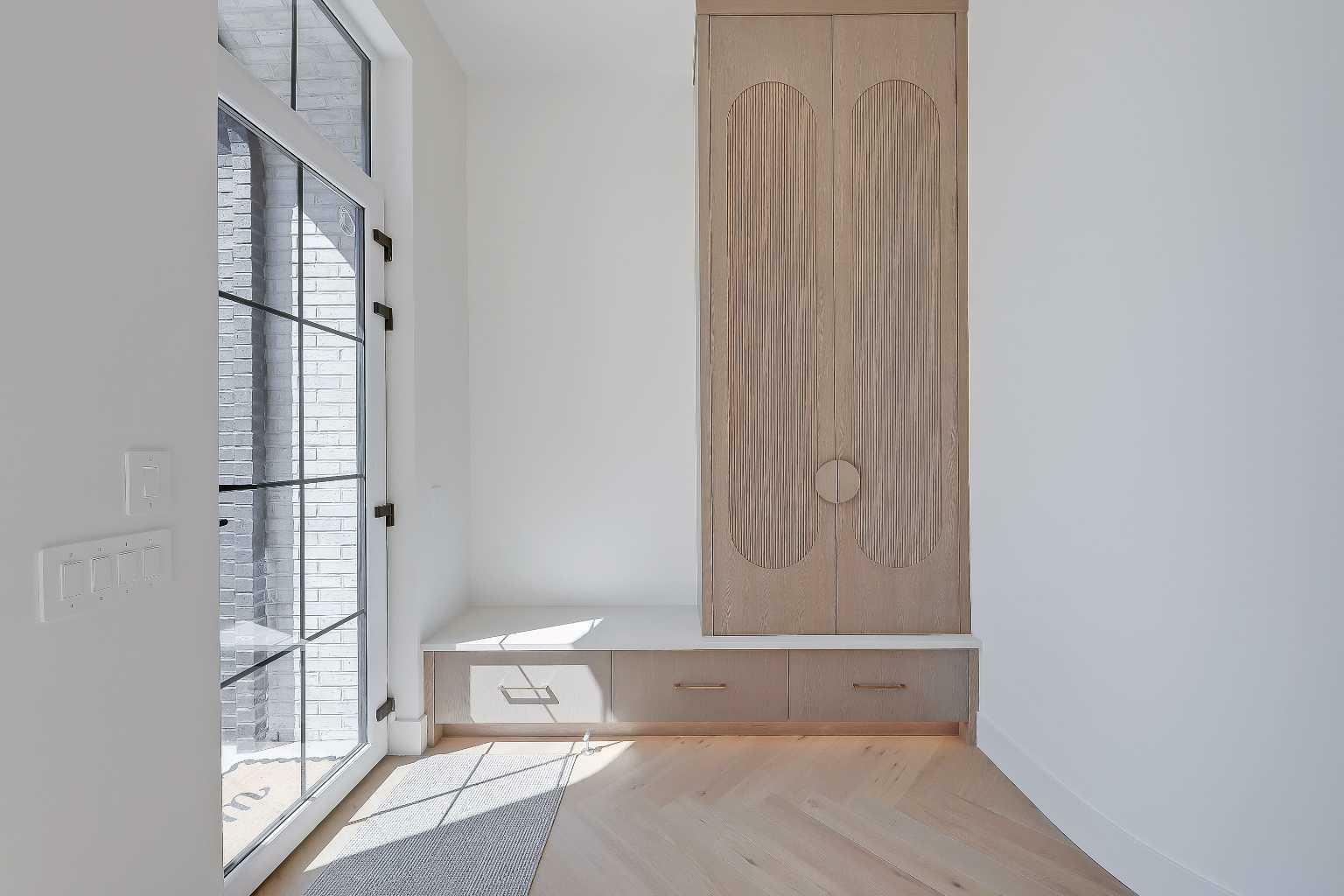 Property Photo: 2322 54 Avenue SW AB T3E 1M1