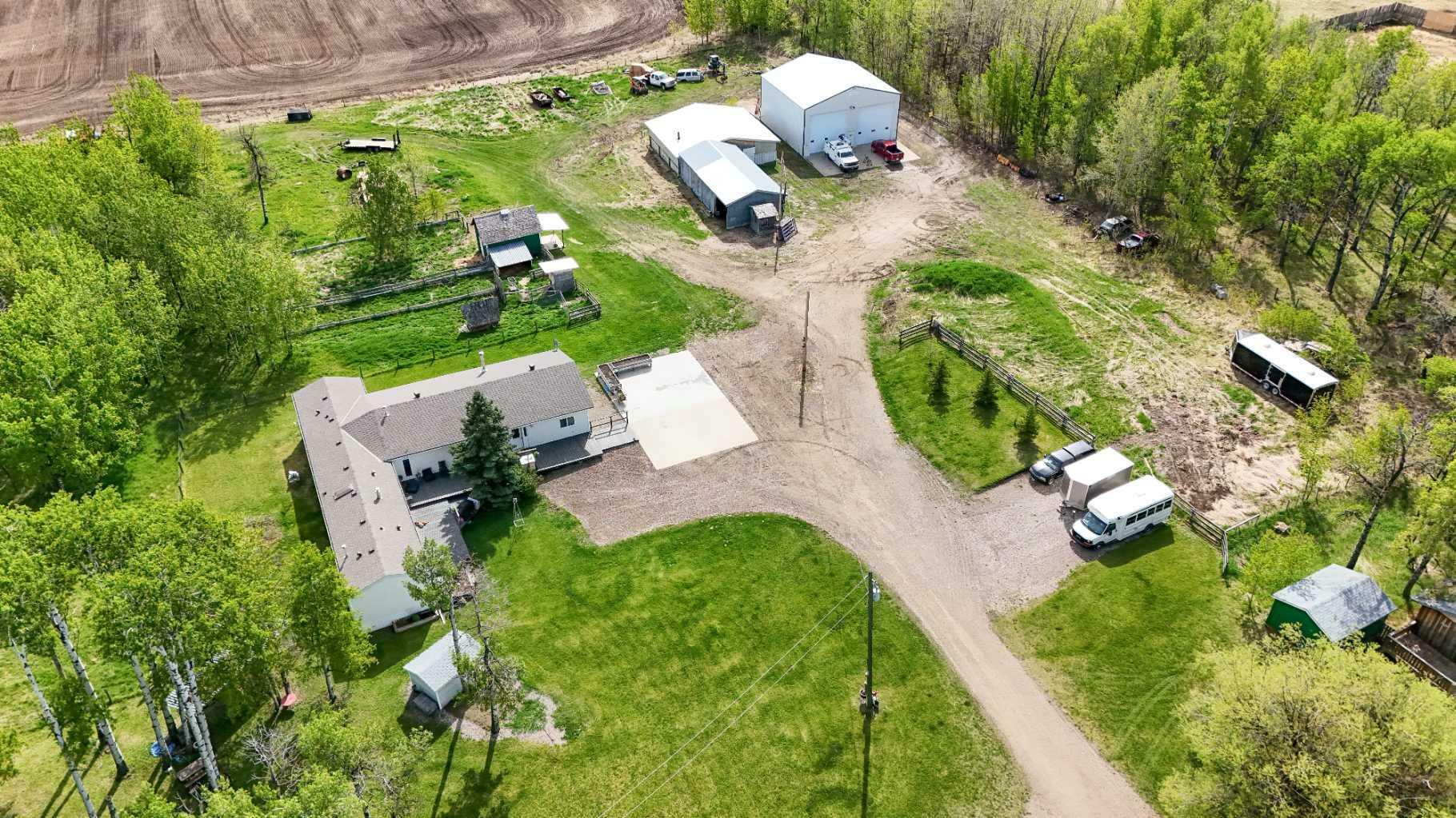 Property Photo: 363043 Highway 761 AB T0M 0M0