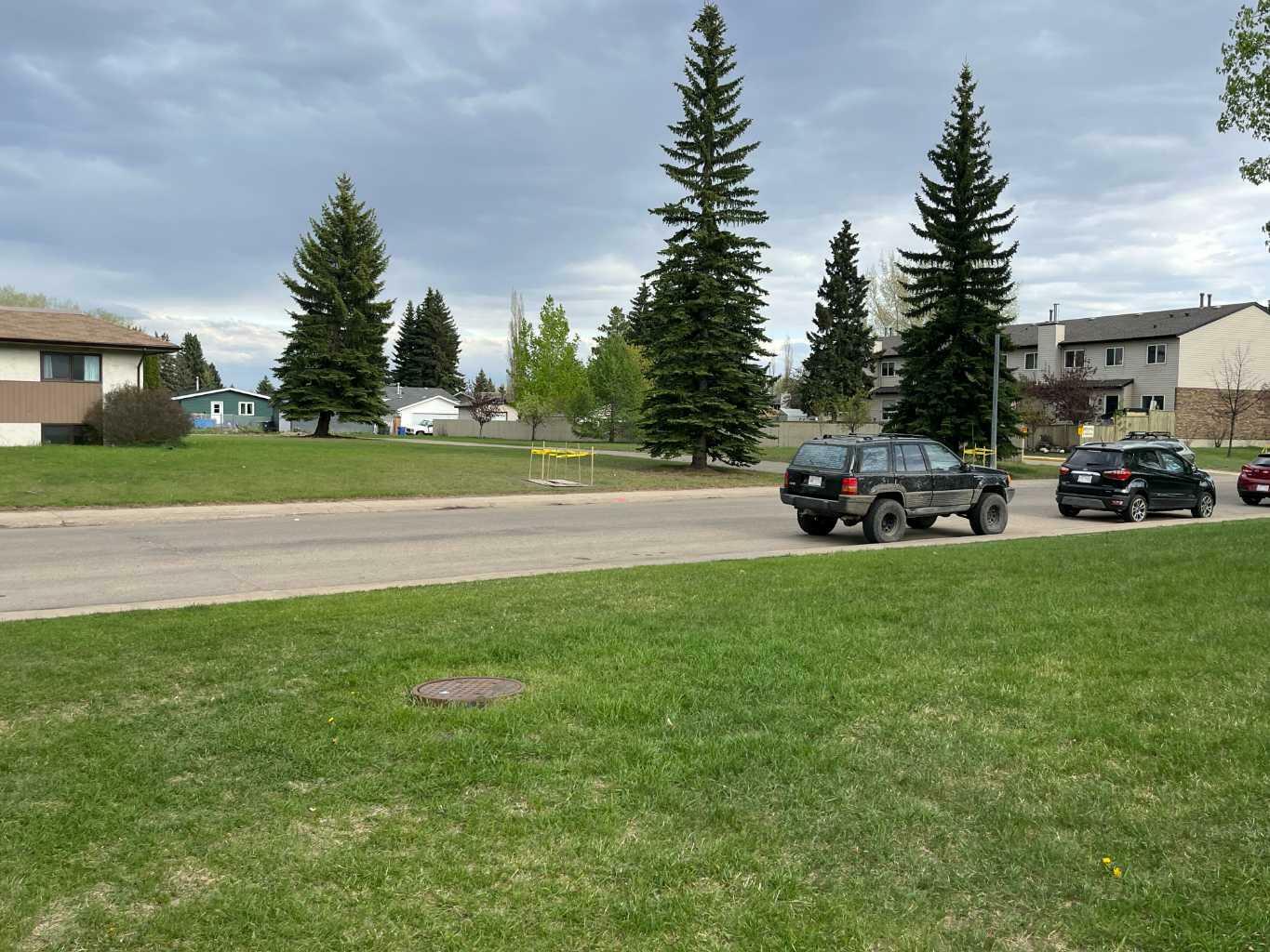 Property Photo: 20 Alford Avenue 35 AB T4R 1G9