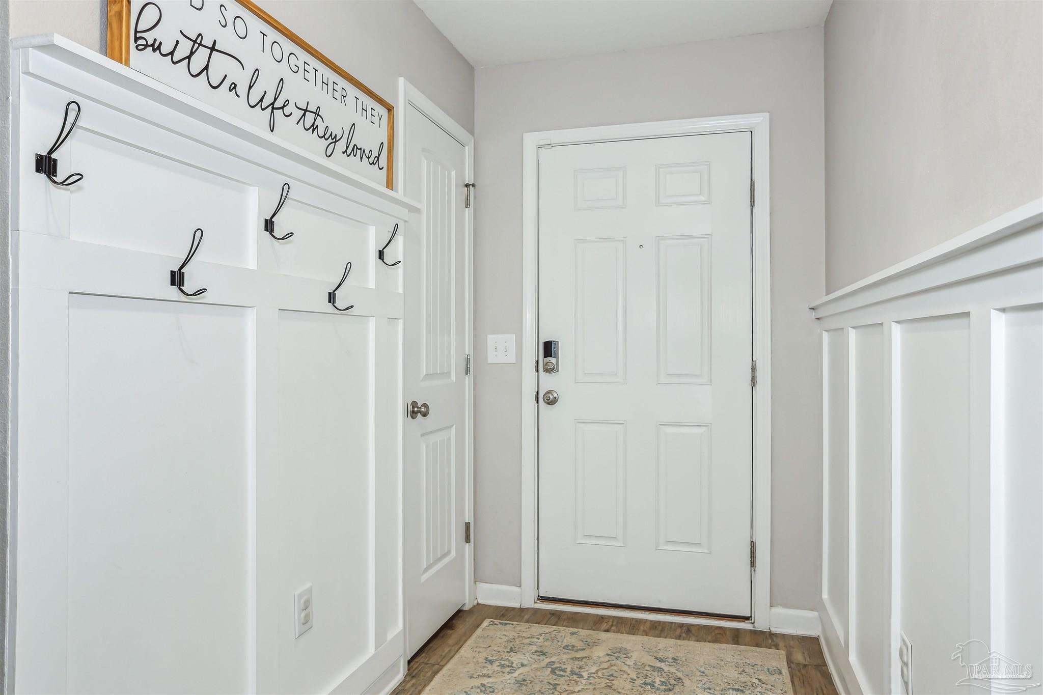 Property Photo: 9453 Lutoo Ln FL 32526