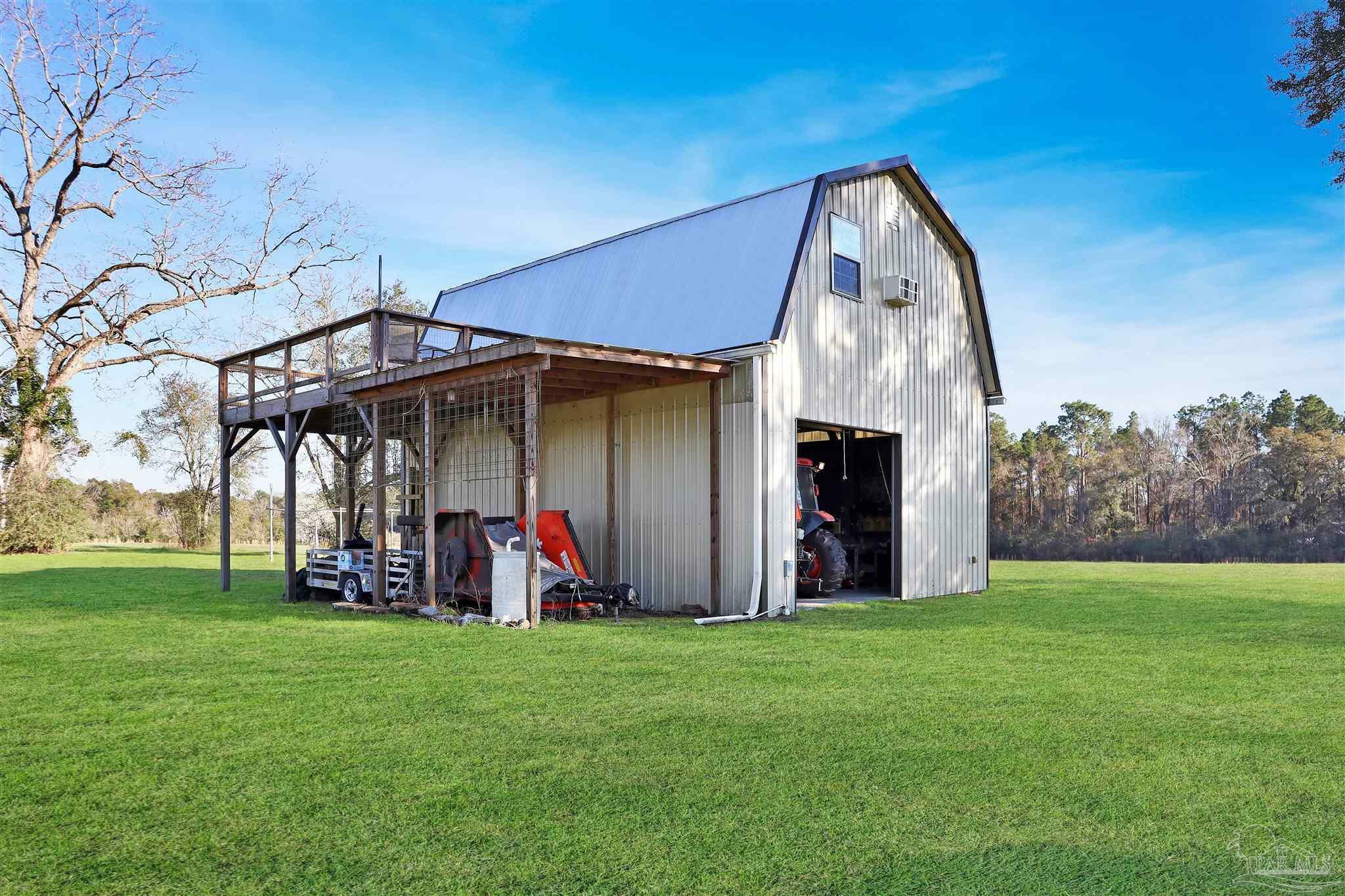 Property Photo: 4343 E Plympton Rd FL 32567