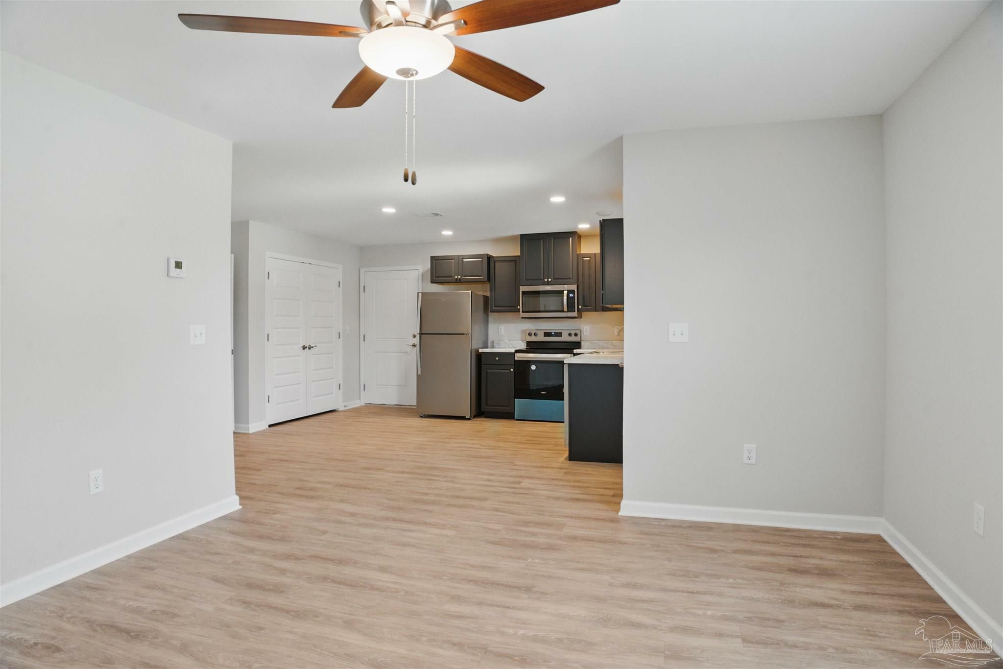 Property Photo: 1002 Yonge St FL 32501