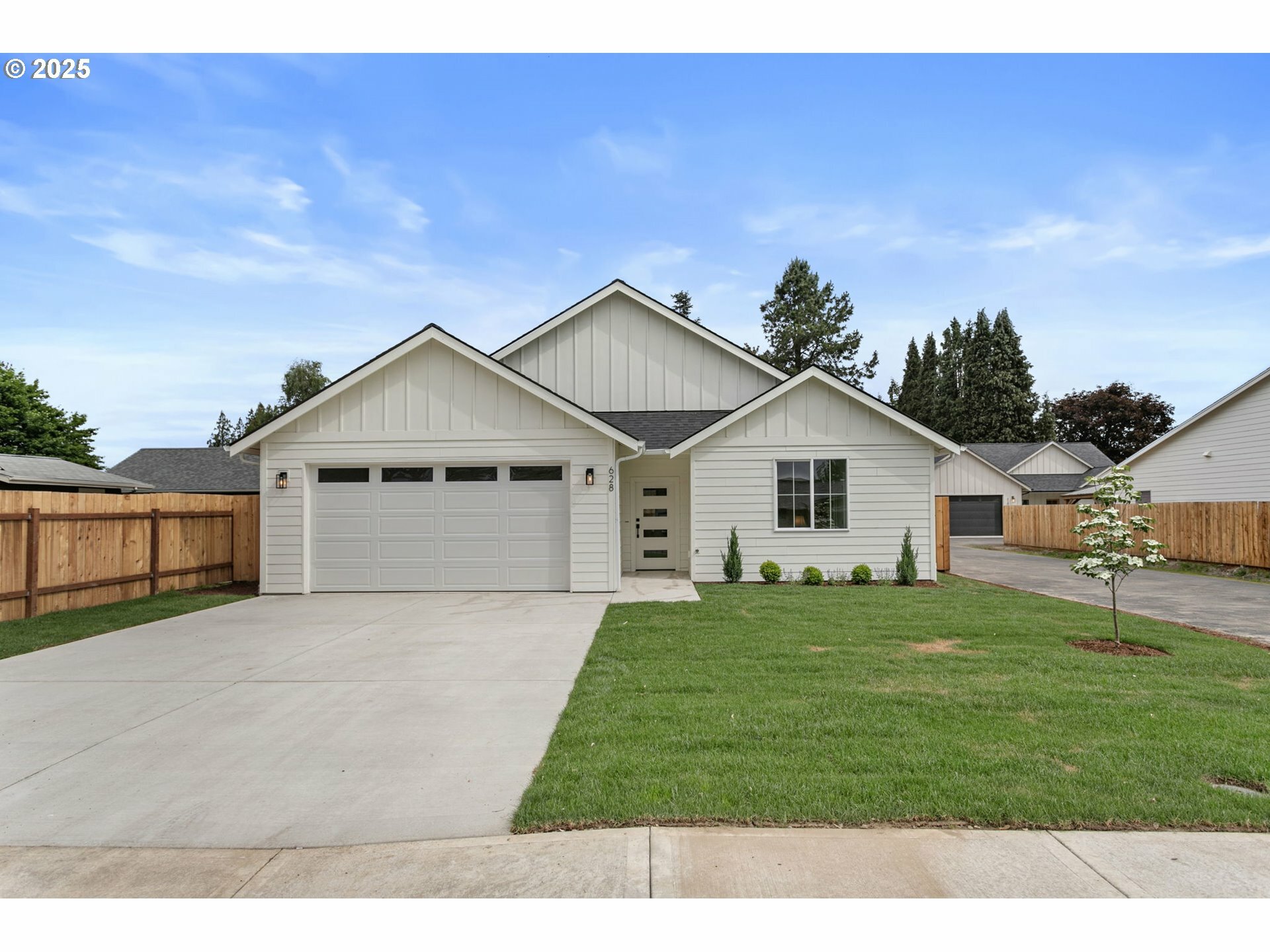 Property Photo: 628 Cc St WA 98674