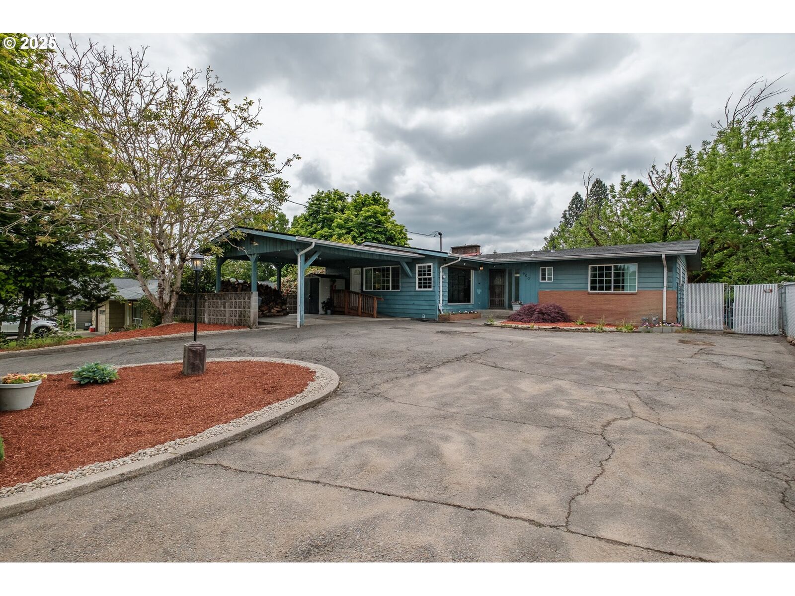 Property Photo:  900 Fairview Ave SE  OR 97302 