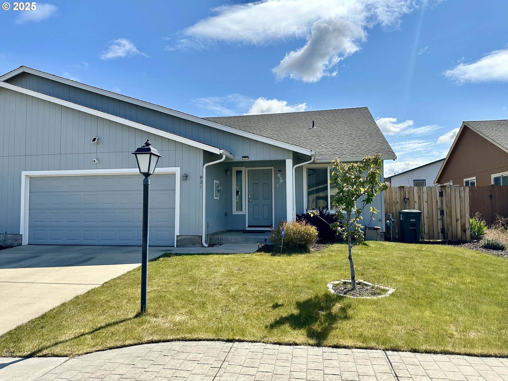 Property Photo: 921 SE Kierra Pl OR 97741