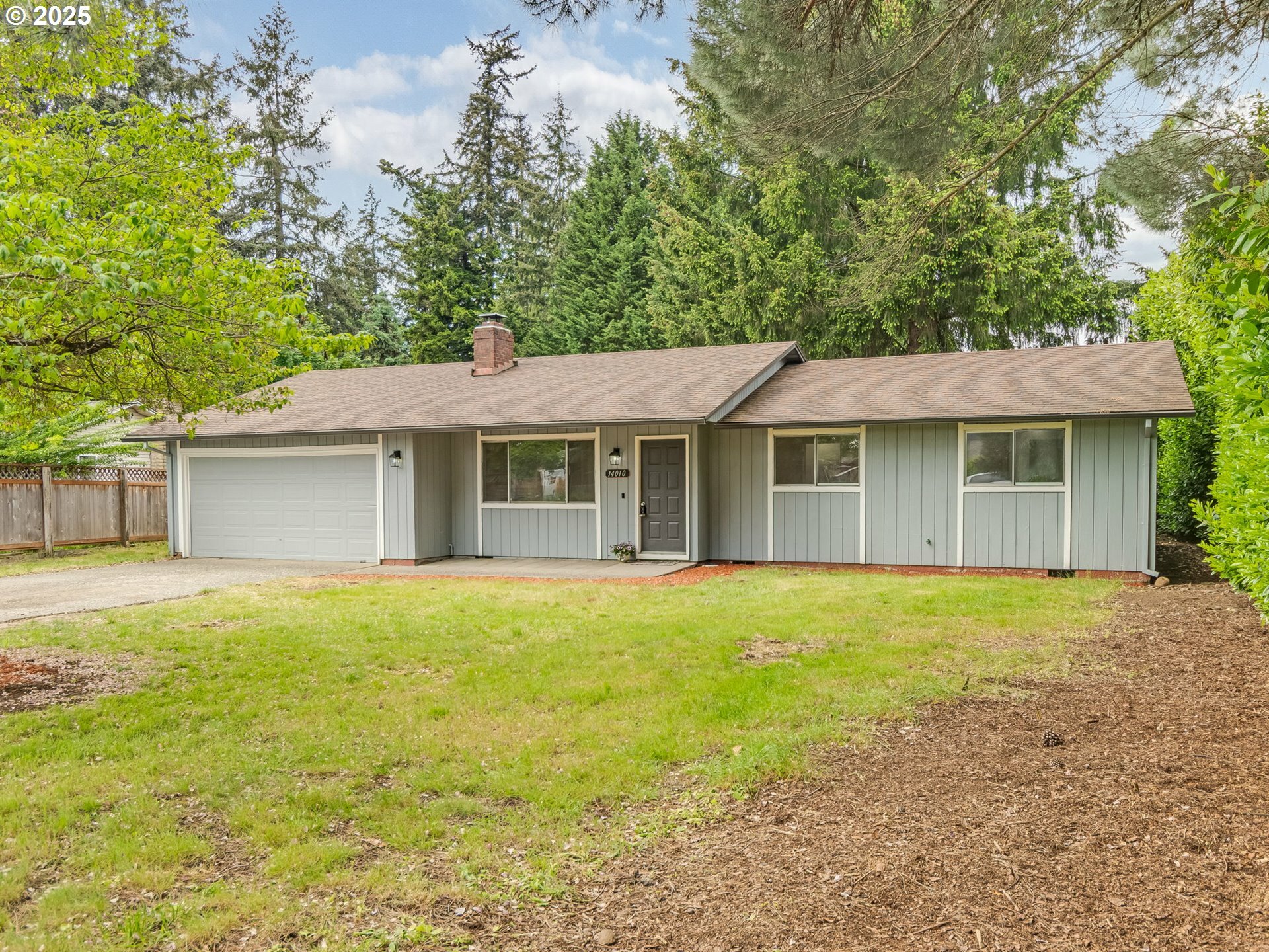 Property Photo: 14010 NE 73rd St WA 98682