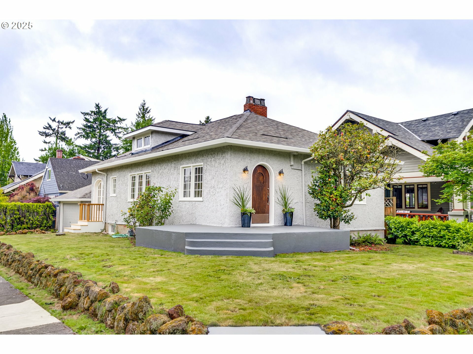Property Photo: 5336 SE Sherman St OR 97215