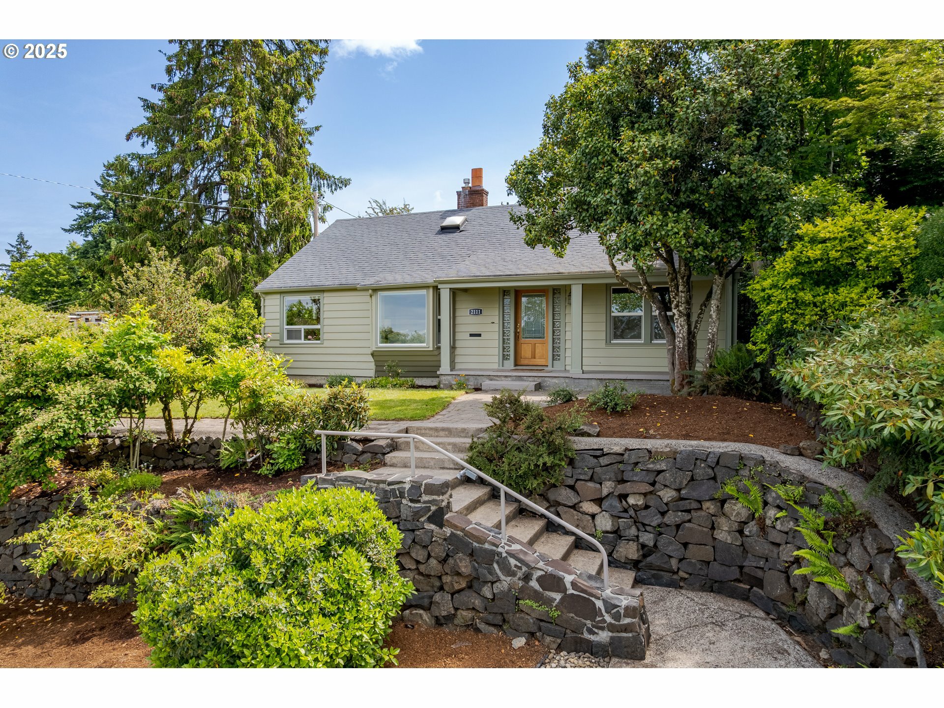Property Photo: 2111 Lincoln St OR 97405