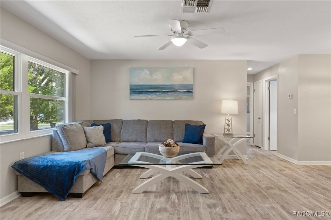Property Photo: 70 W Casurina Place FL 34465