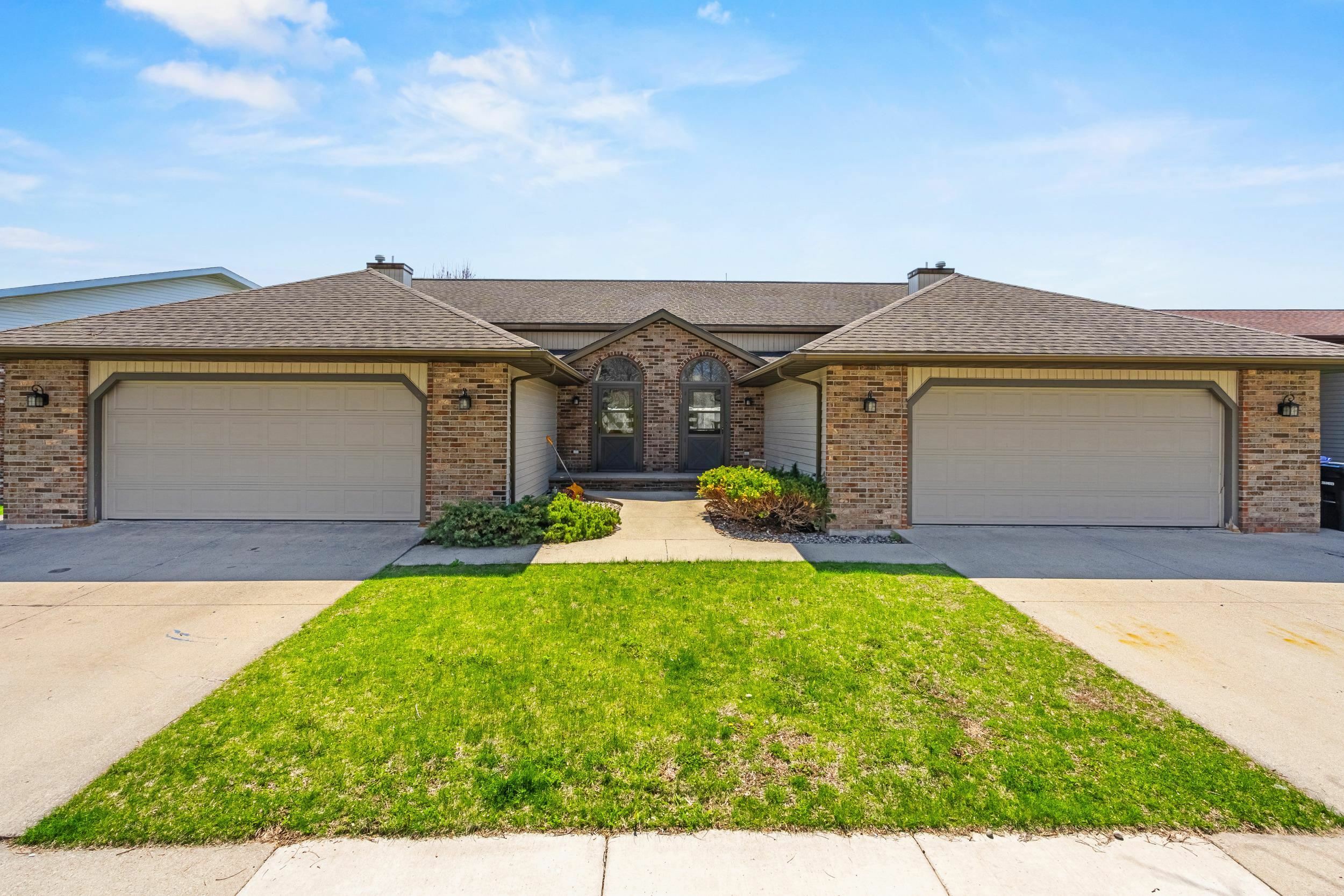 801 W Ridgeview Drive  Appleton WI 54914-1450 photo