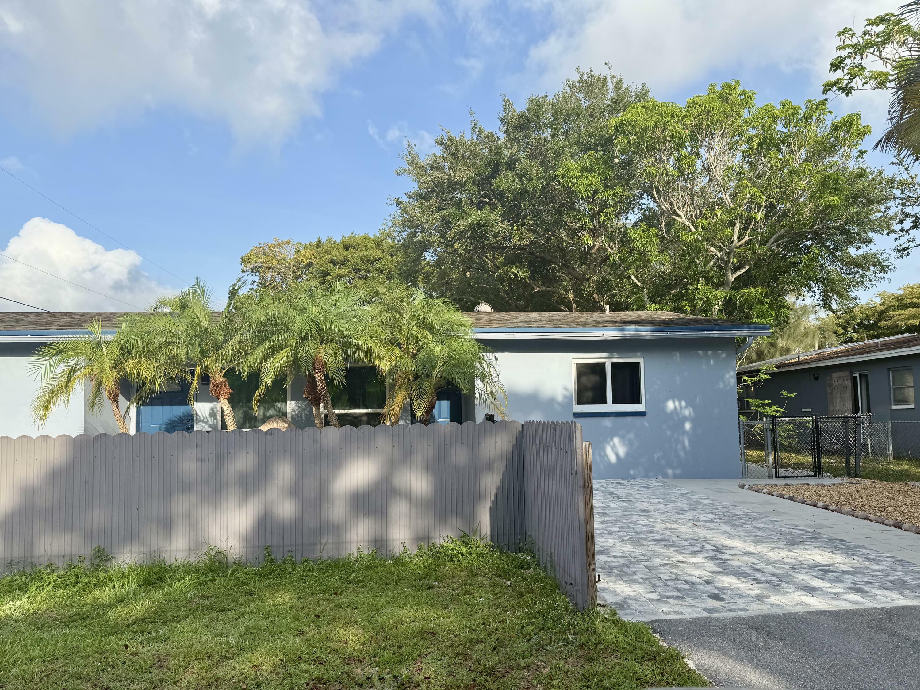 Property Photo: 5121 SW 43 Ter Terrace FL 33004