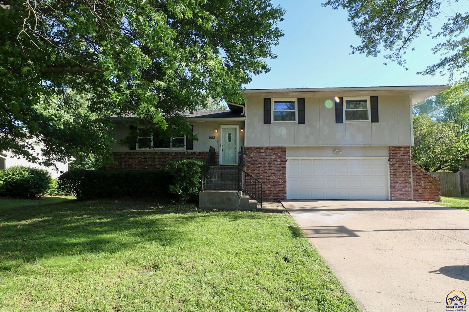 Property Photo: 1813 Casa Loma Dr KS 66801-5827