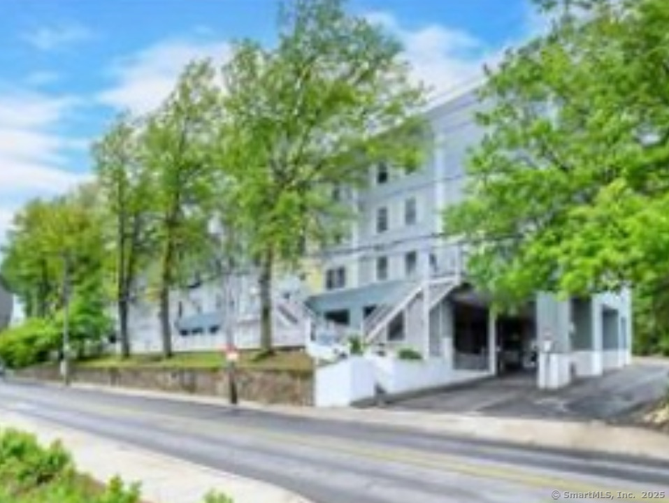 Property Photo: 37 Greenwich Avenue Apt 3-6 CT 06902