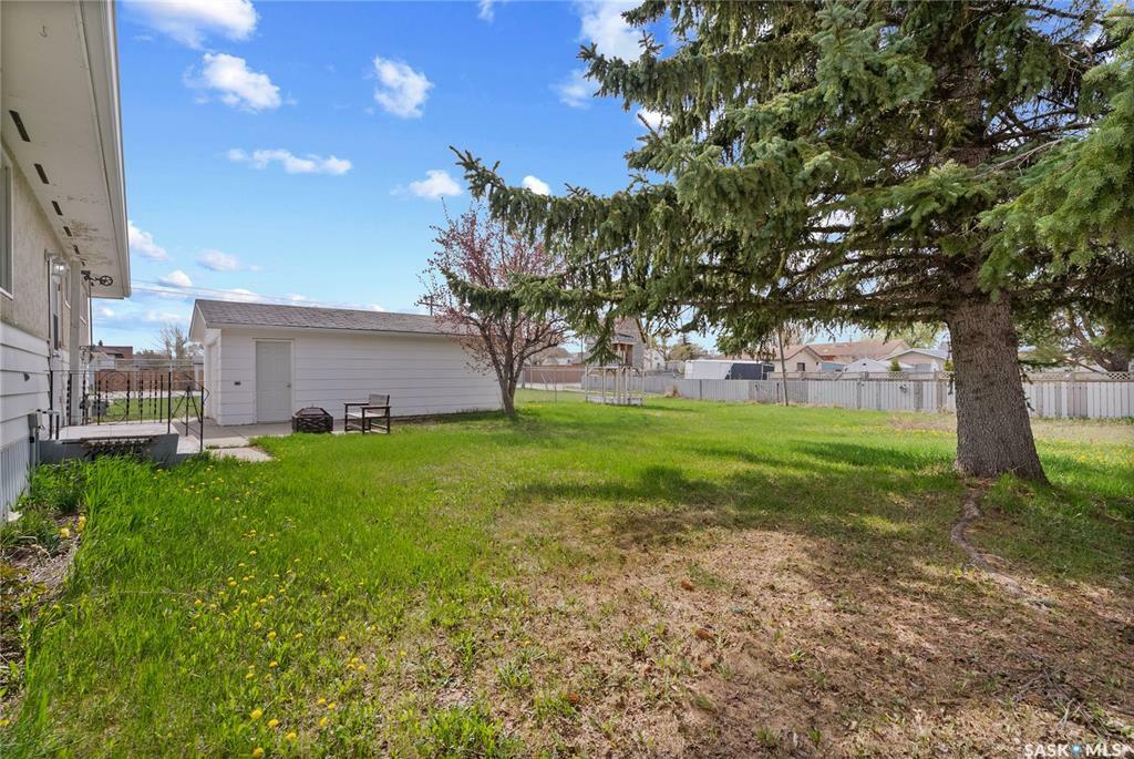 Property Photo: 404 6th Avenue W SK S0K 0M0