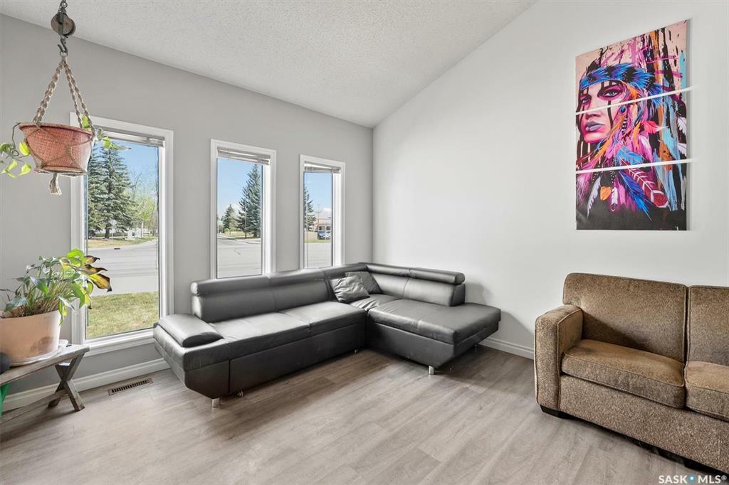 Property Photo:  4032 Taylor Street E  SK S7H 5J5 