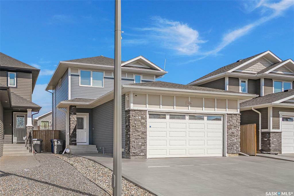 Property Photo: 938 Kolynchuk Bend SK S7T 0V8