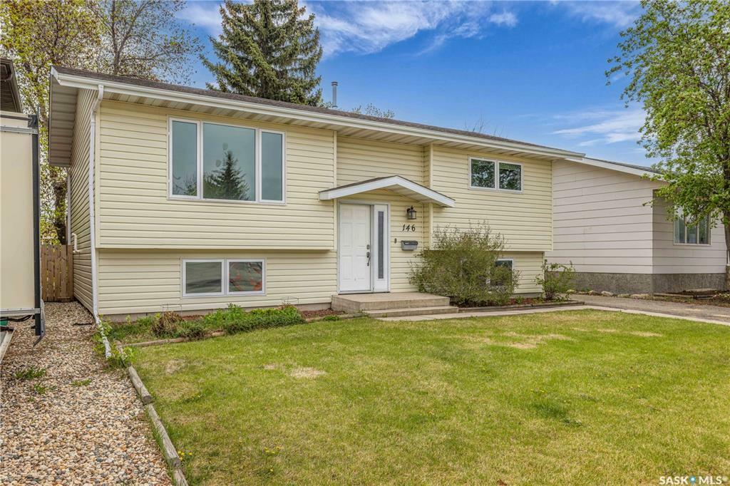 Property Photo: 146 Arrand Crescent SK S7M 4Z8