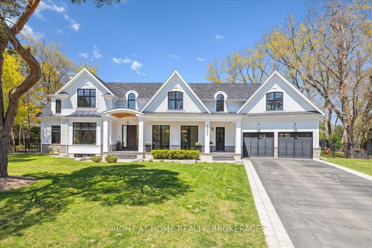 Property Photo: 1253 Crawford Court ON L6J 1Z2