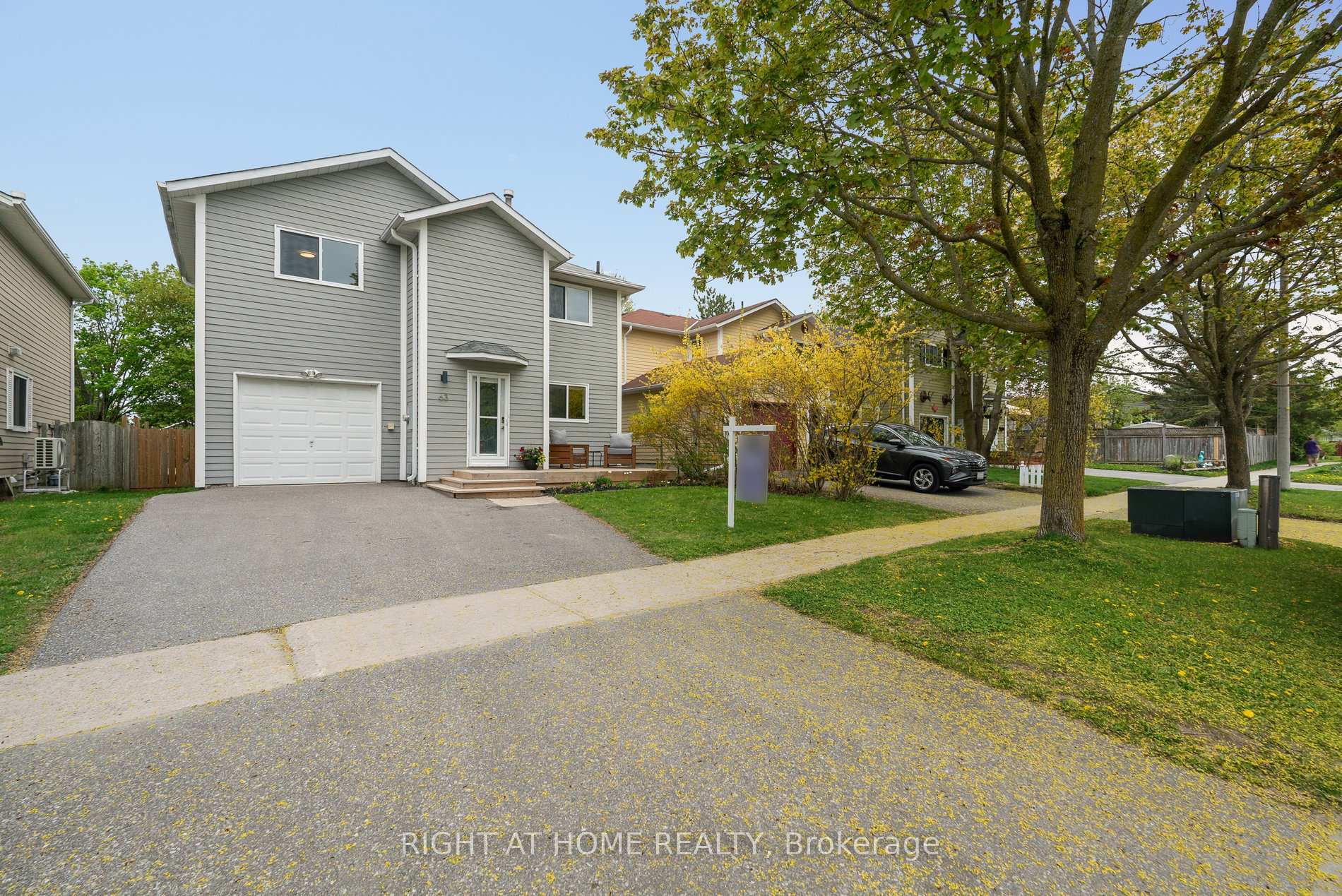 Property Photo: 63 Elizabeth Street ON L4N 6M4