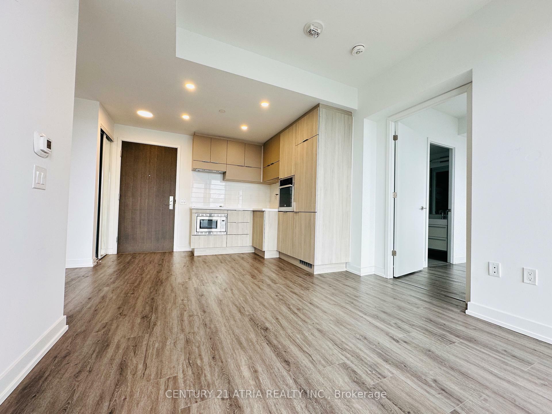 Property Photo: 39 Roehampton Road 3607 ON M4P 0G1