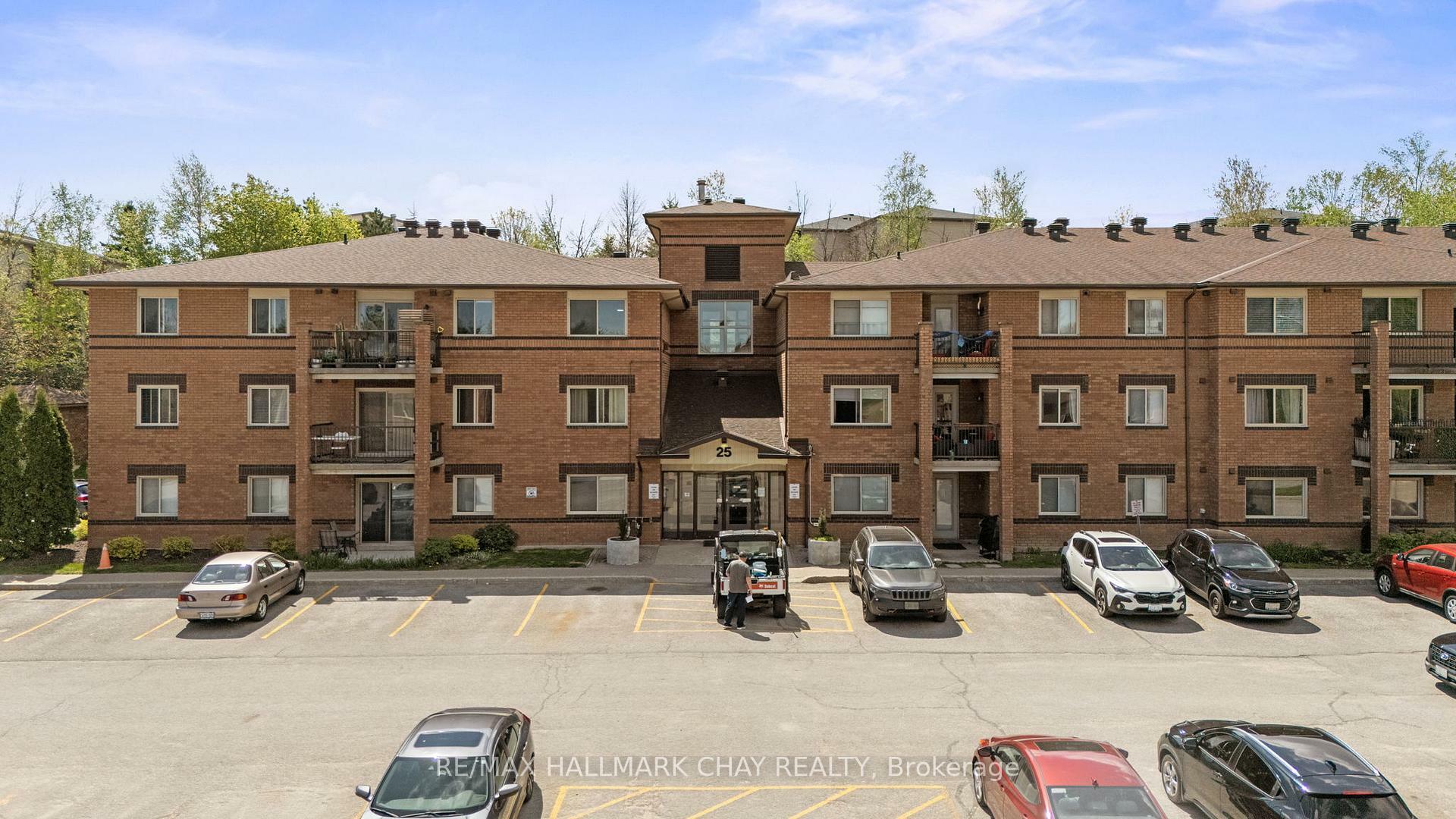 Property Photo:  25 Meadow Lane 303  ON L4N 7K2 