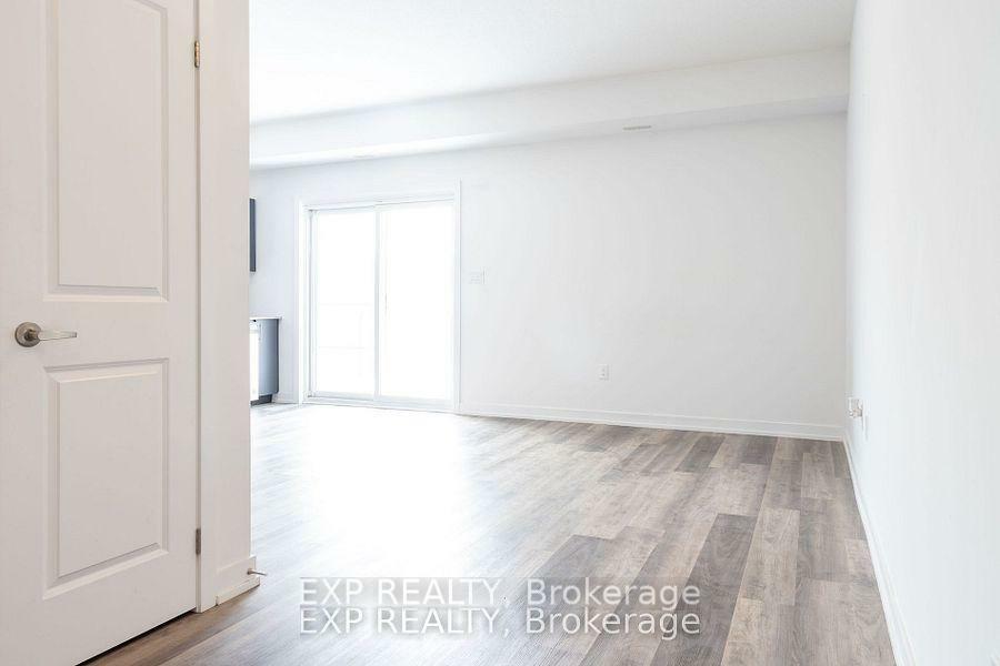 Property Photo: 205 West Oak Trail 40 ON N2R 0R9