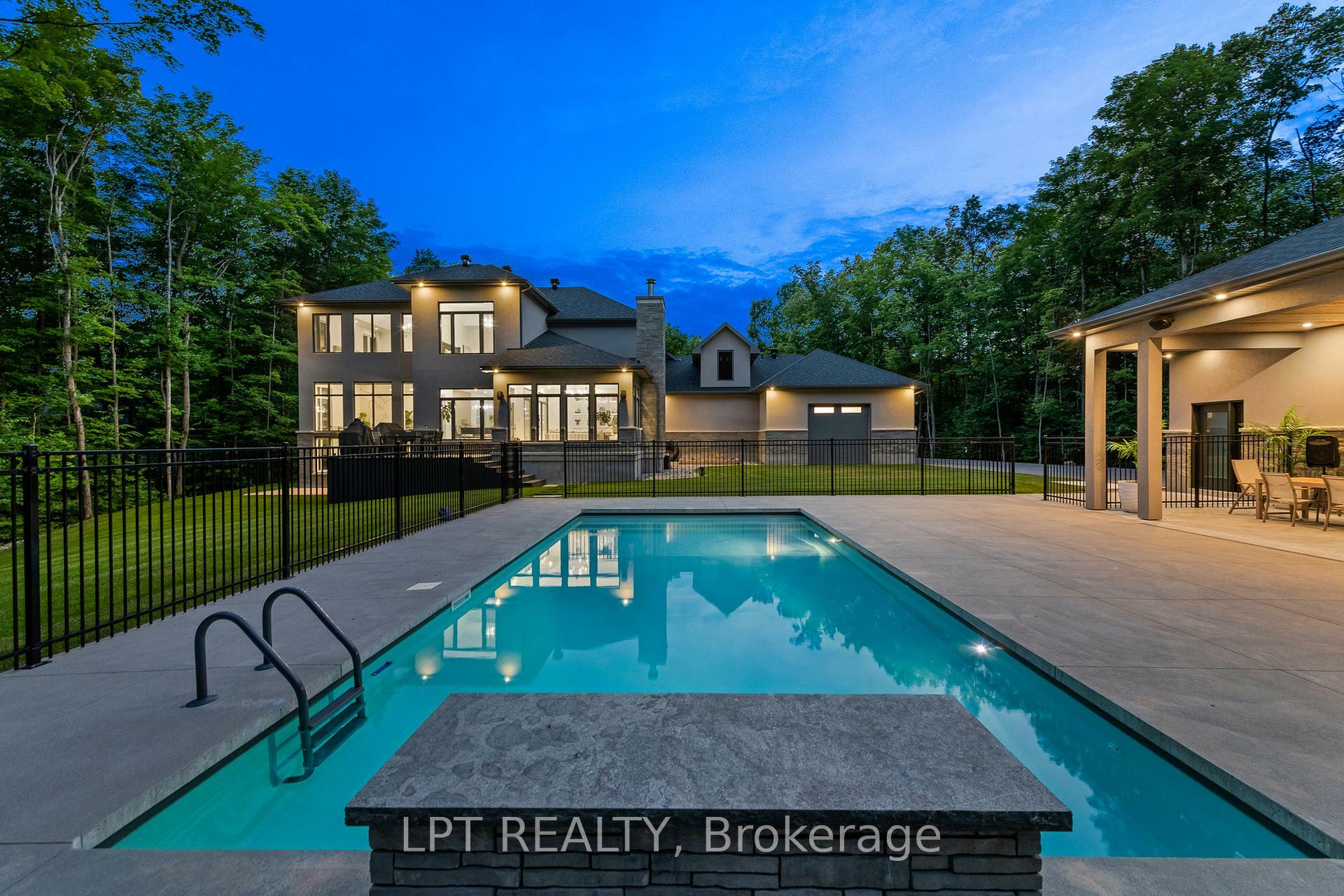Property Photo: 5740 Queenscourt Crescent ON K4M 1K3