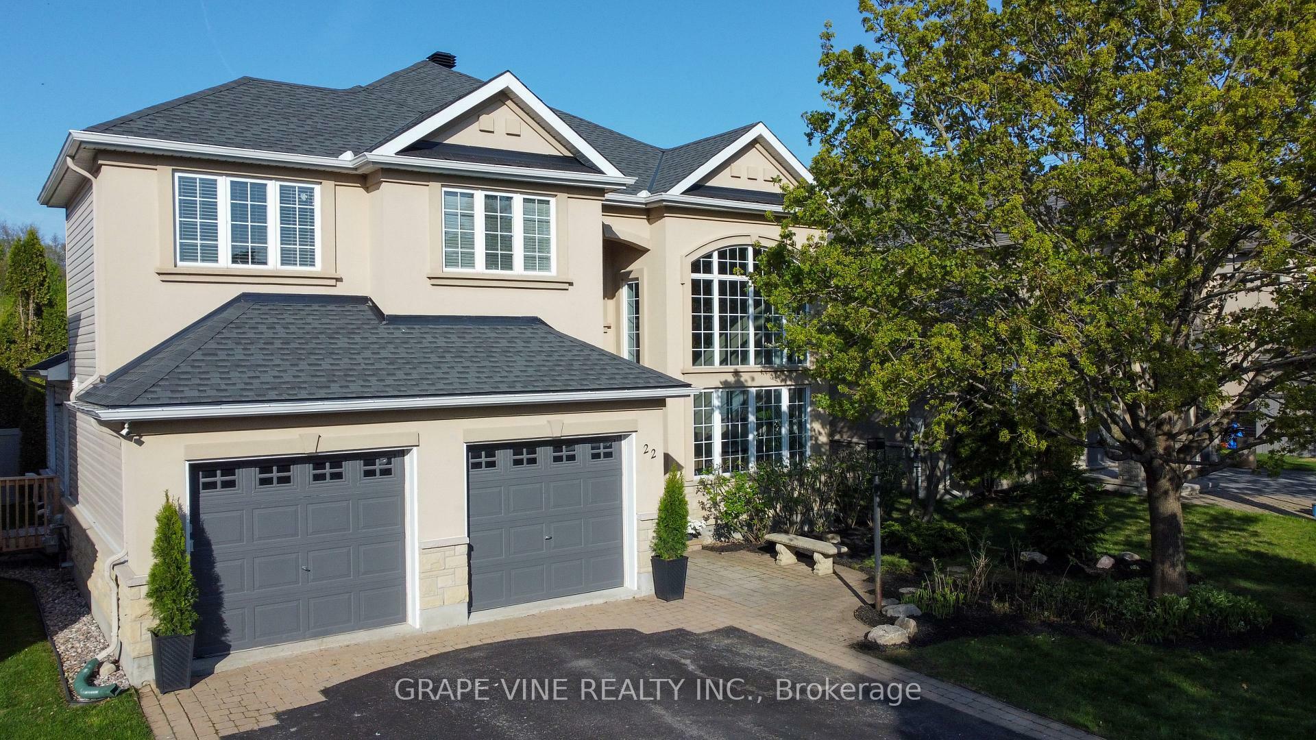 Photo de la propriété: 22 Blackshire Circle ON K2J 5L8
