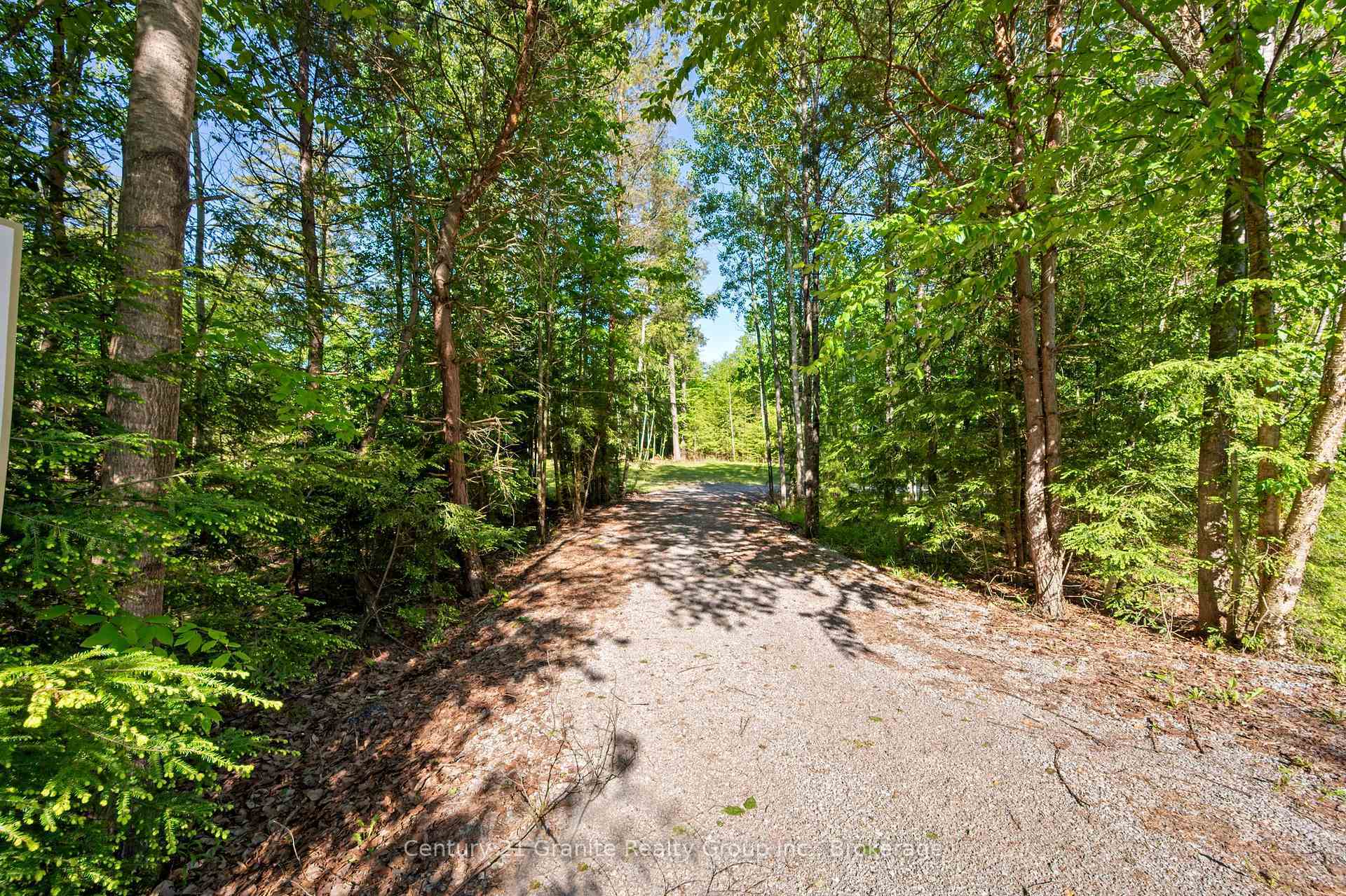 Photo de la propriété:  1042 Suburban Court  ON K0M 2K0 