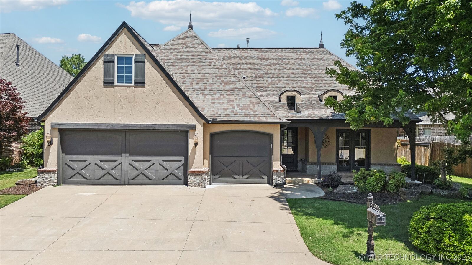 Property Photo: 11827 S Oswego Avenue OK 74137