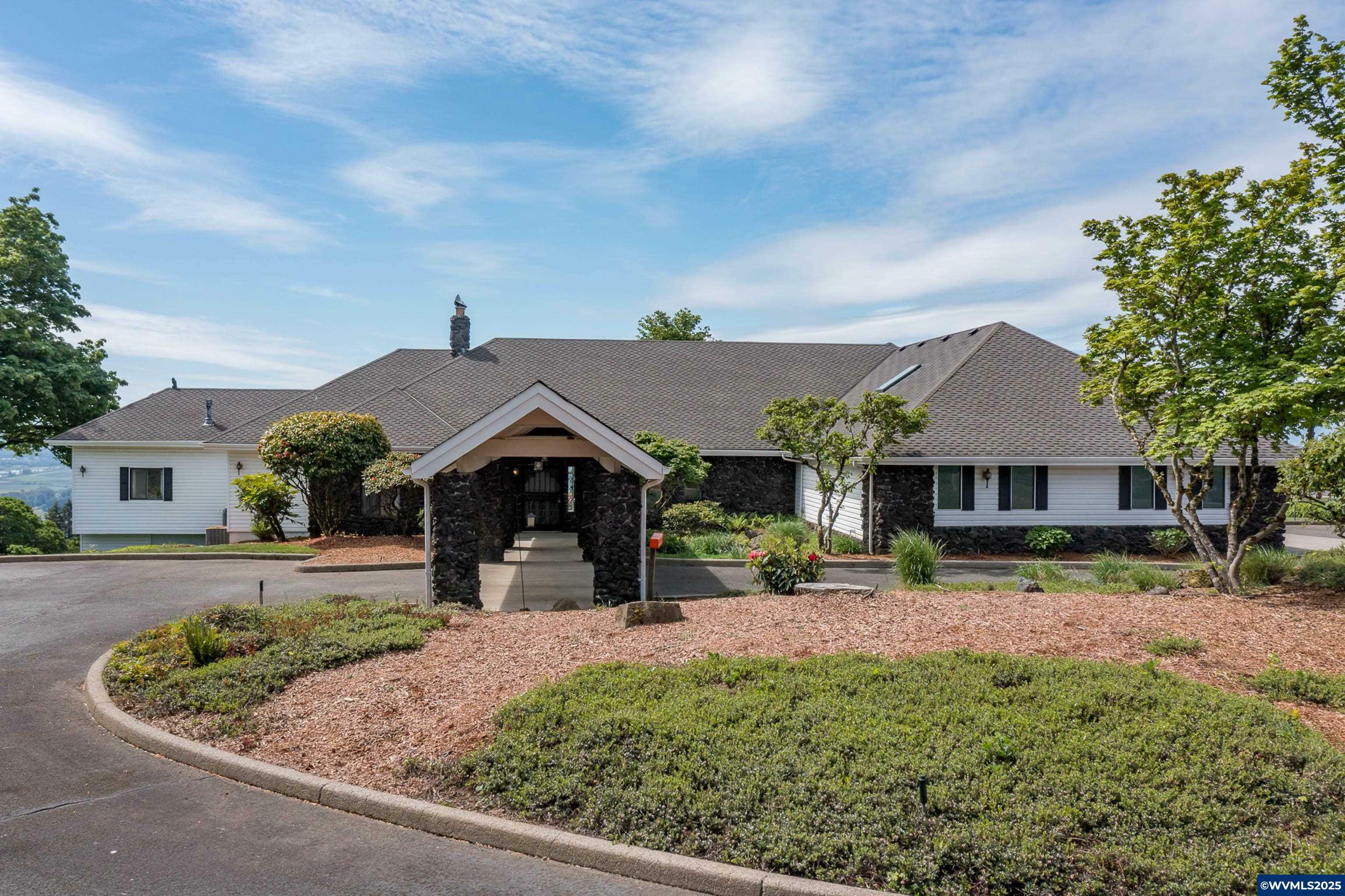 Property Photo: 3794 East Nanitch Cir SE OR 97306