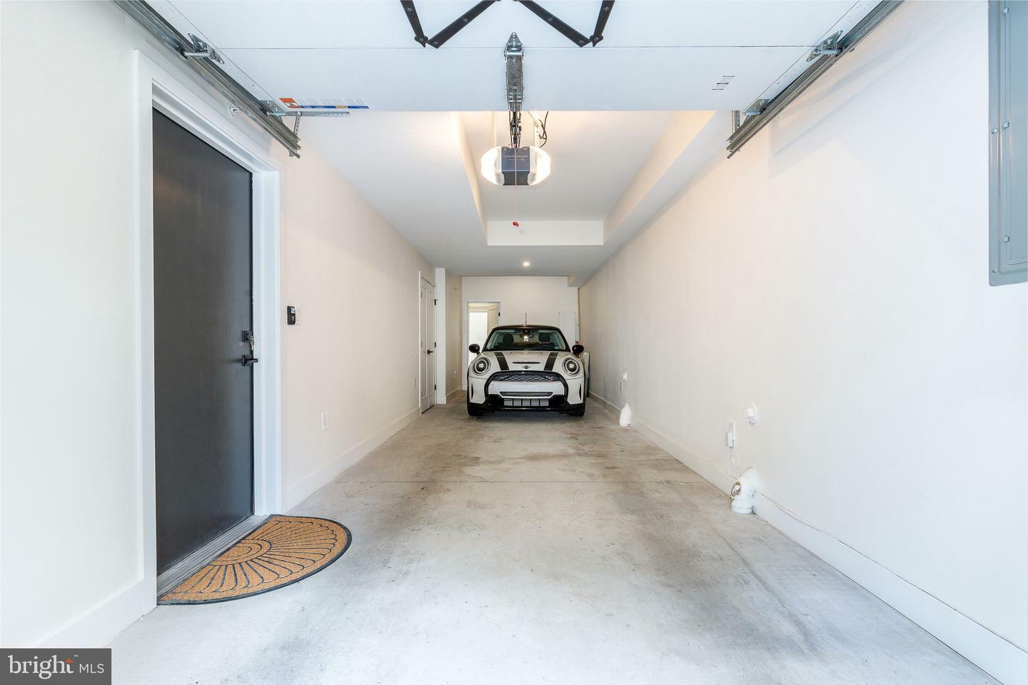 Property Photo: 530 Reed Street 32 PA 19147