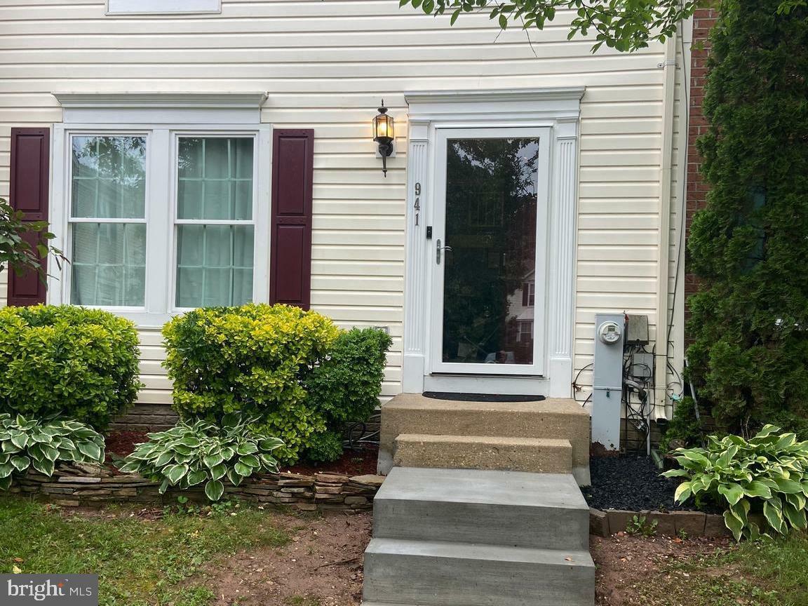 Property Photo: 941 Chestnut Manor Court MD 21226