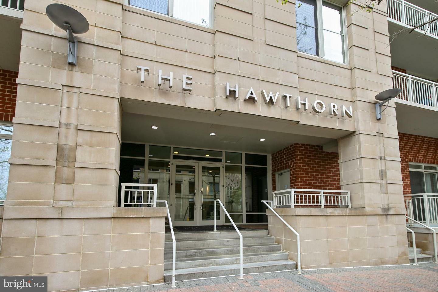 Property Photo: 820 N Pollard Street 203 VA 22203