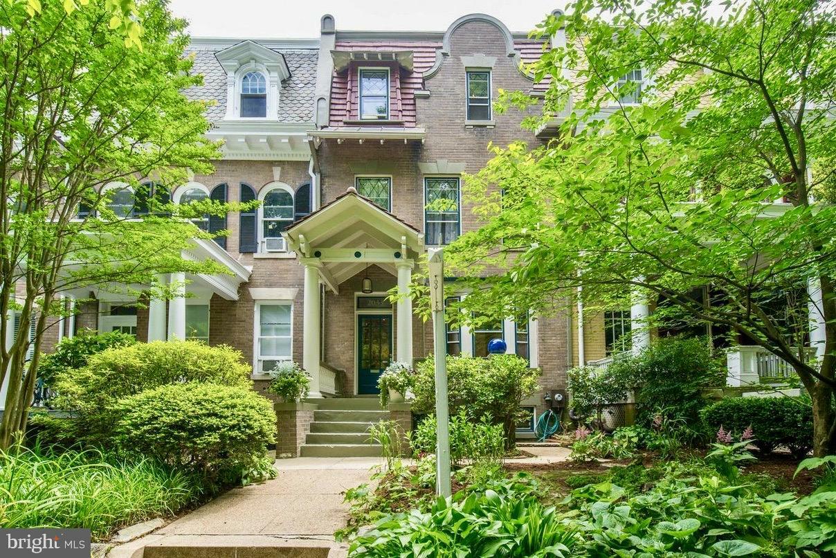 Property Photo: 2033 Park Road NW DC 20010