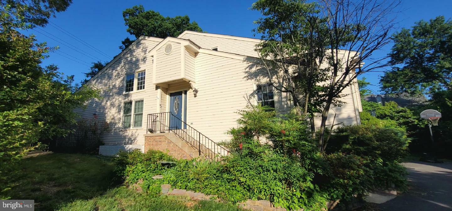 Property Photo: 6501 Legendgate Place VA 22015