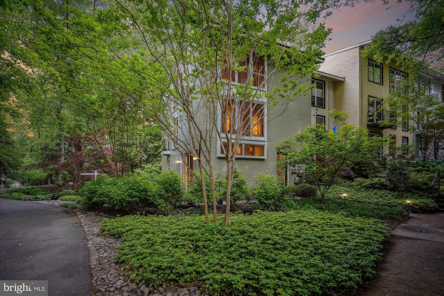Property Photo: 11464 Orchard Lane VA 20190