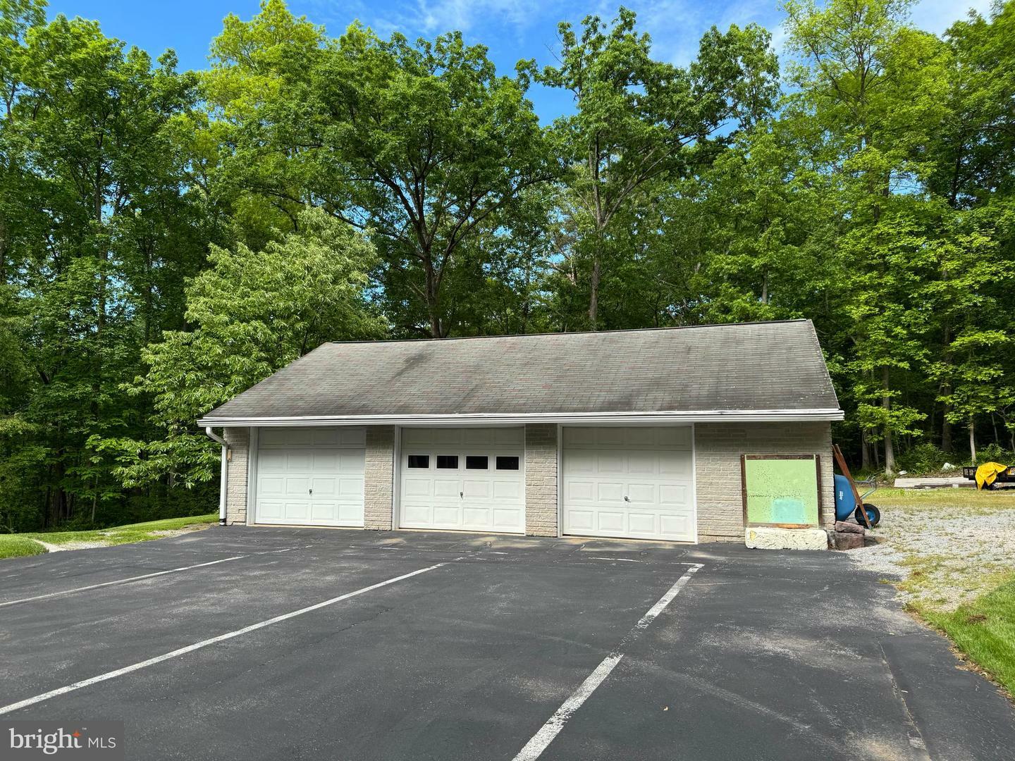 Property Photo: 609 S Kralltown Road PA 17316