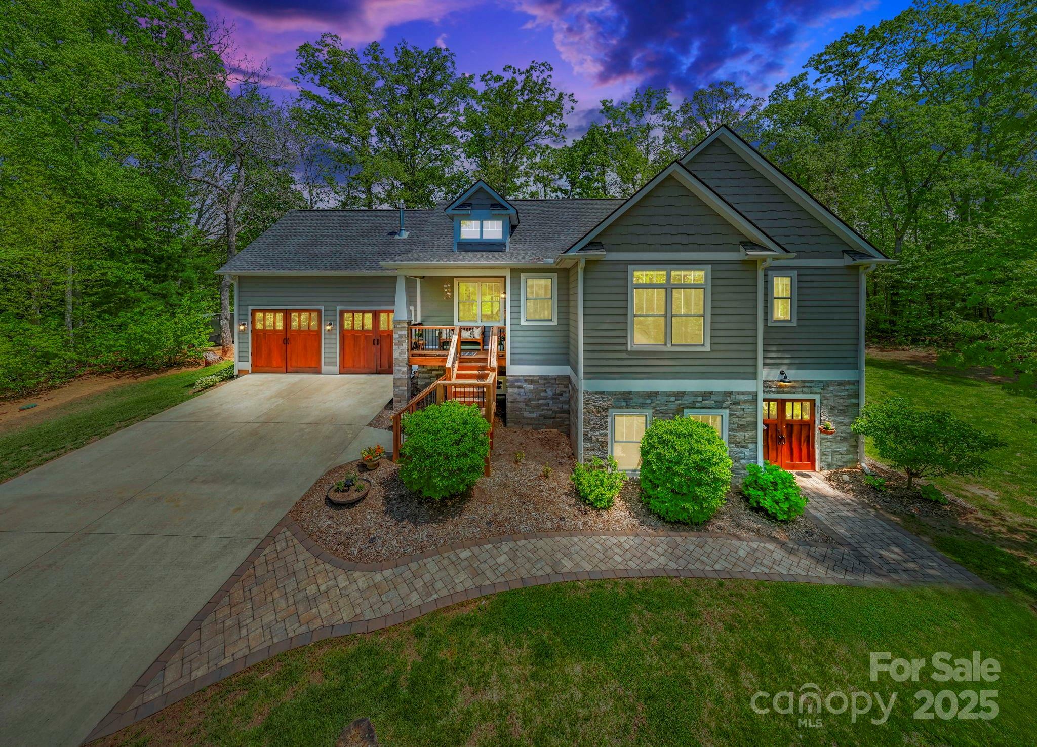 Property Photo: 9 Oak Mountain Drive NC 28748