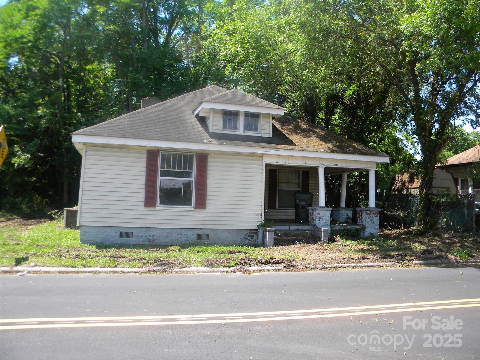 Property Photo:  421 W Cemetery Street  NC 28144 
