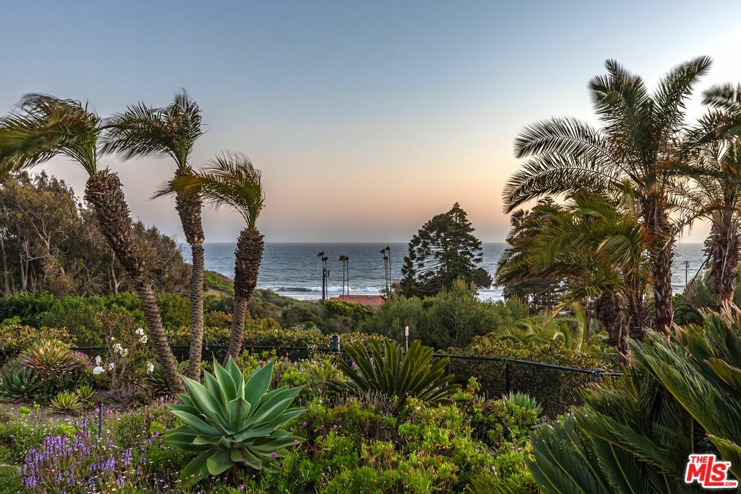 Property Photo: 6417 Merritt Dr CA 90265