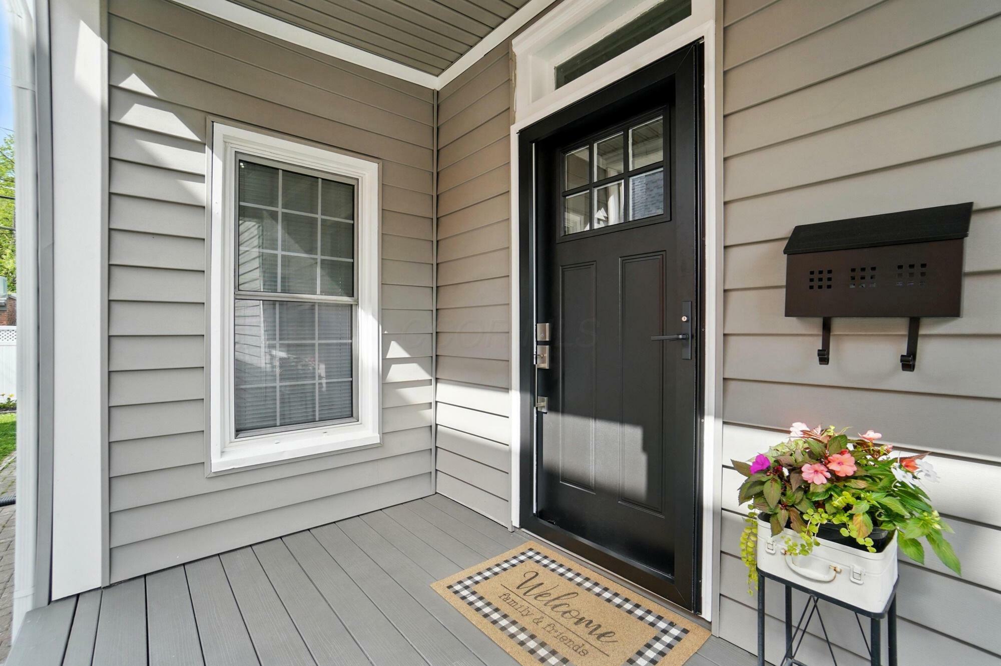 Property Photo: 446 E Beck Street OH 43206
