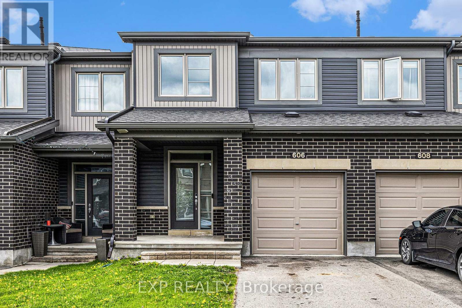 Property Photo: 606 Geranium Walk ON K2S 2J6