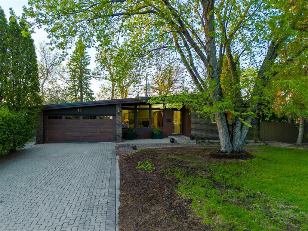 15 Iroquois Bay  Winnipeg MB R2J 2E1 photo