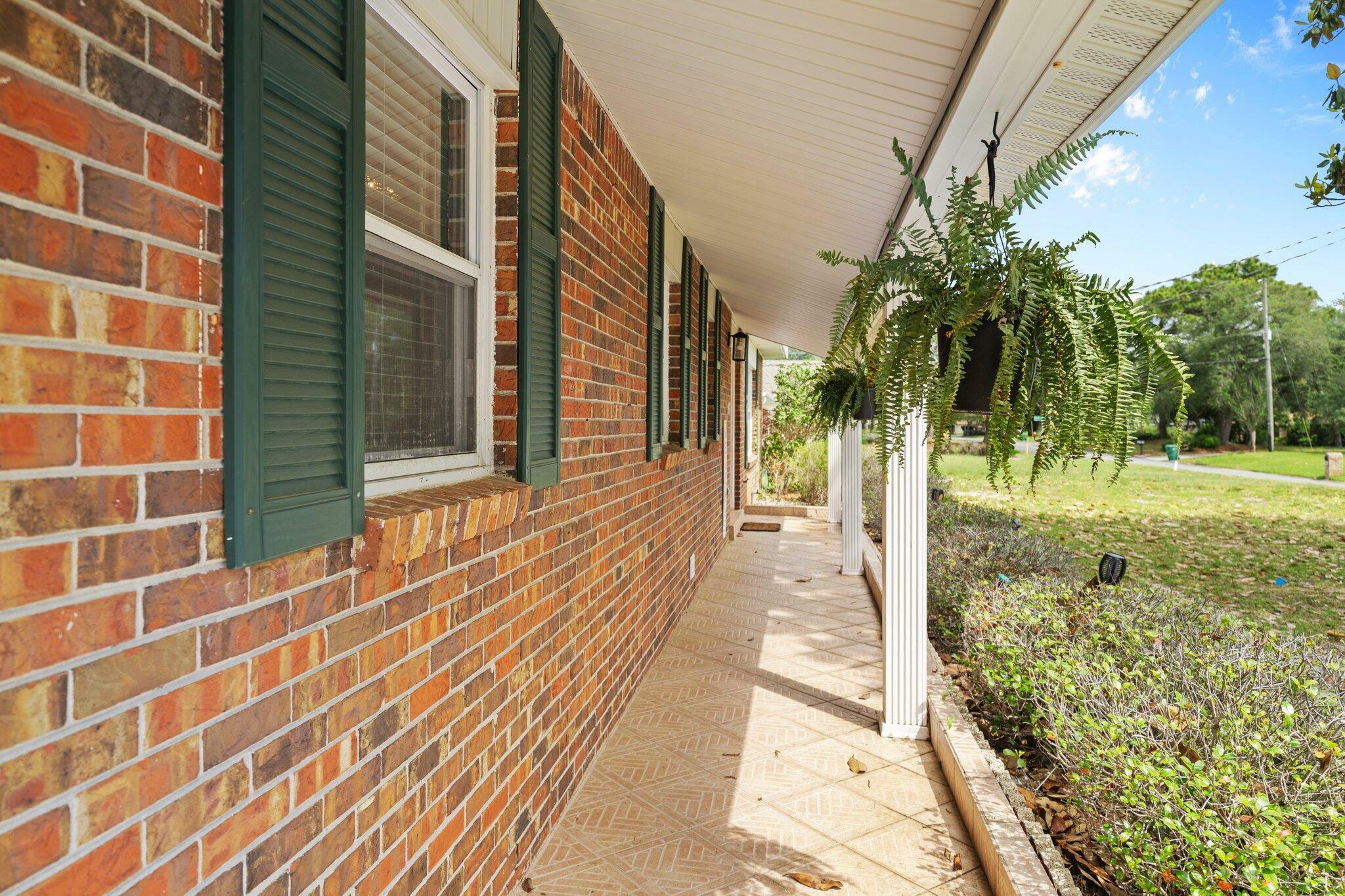 Property Photo: 197 Country Club Road FL 32579