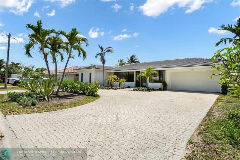 Property Photo: 5641 Bayview Dr FL 33308