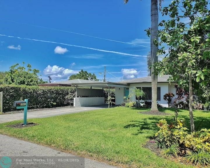 Property Photo:  