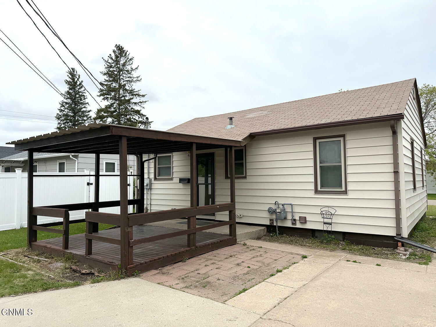 Property Photo: 910 11th Street SE ND 58401